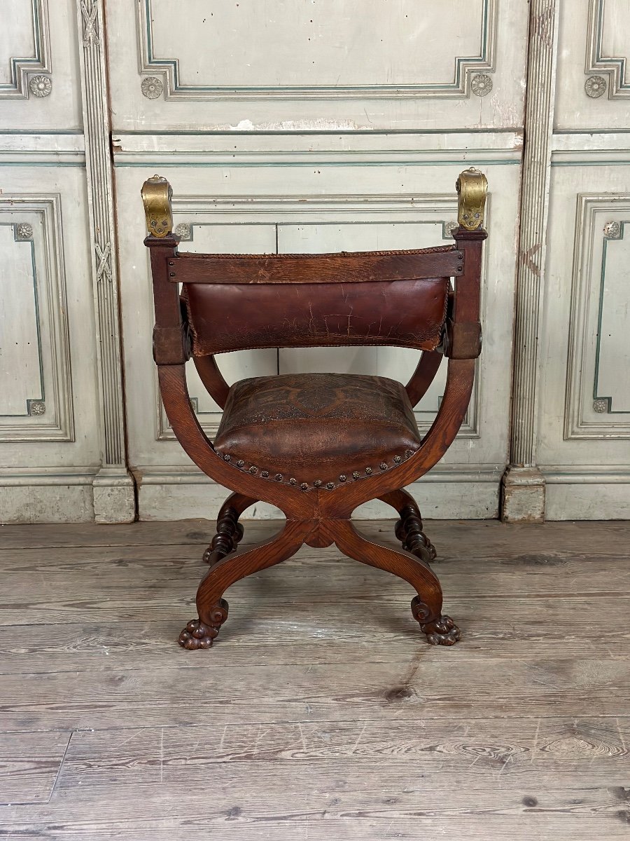 Fauteuil  Curule à Dossier En Noyer Sculpté, Cuirs Frappés Vers 1880-photo-3