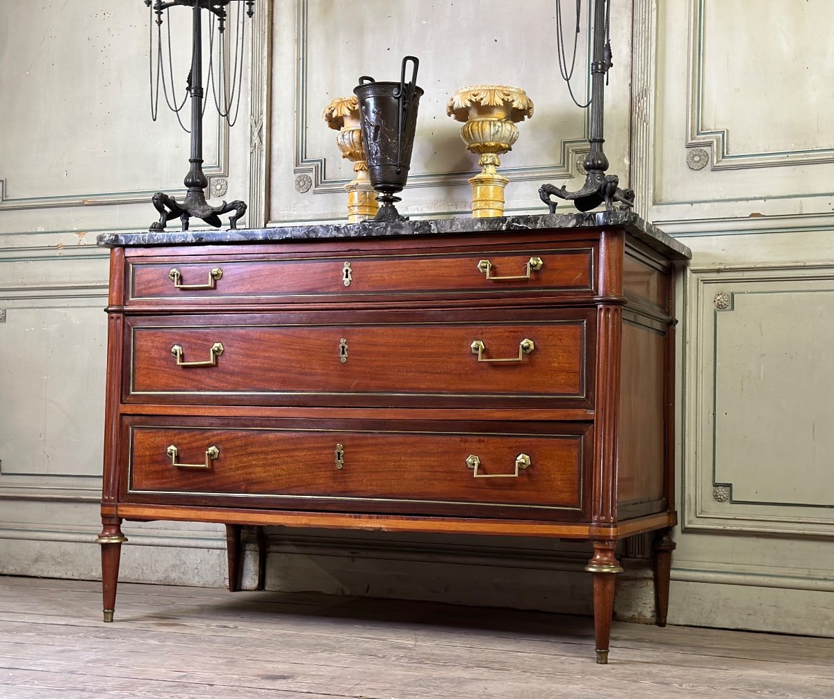 Commode Louis XVI En Acajou De Trois Couleurs, XVIIIème Siècle 
