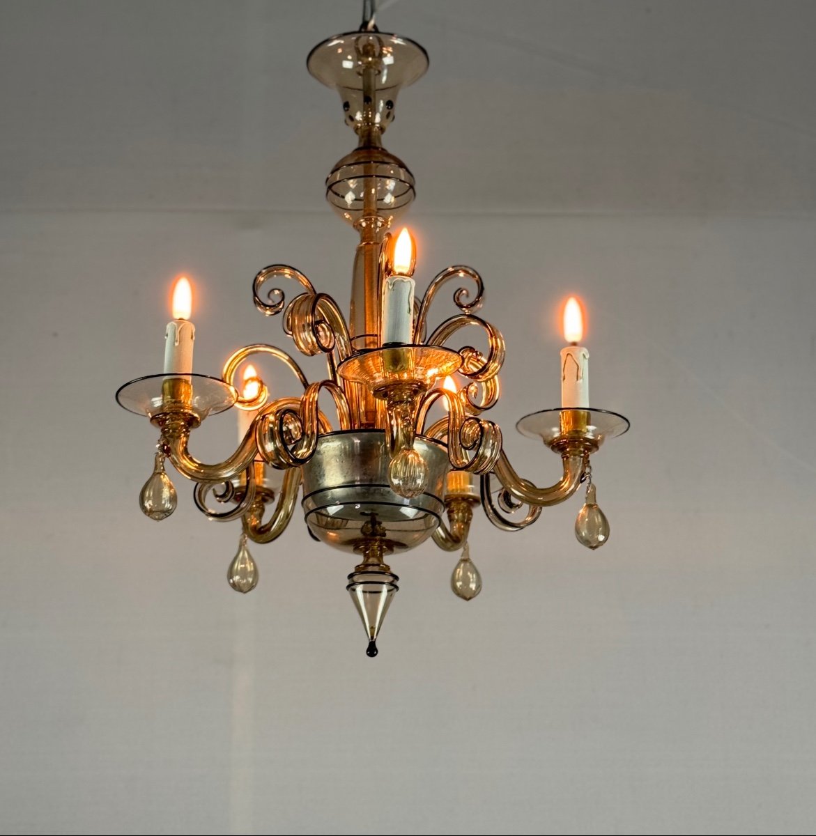 Venetian Chandelier In Mordore Murano Glass Highlighted With Black Lining, Circa 1950