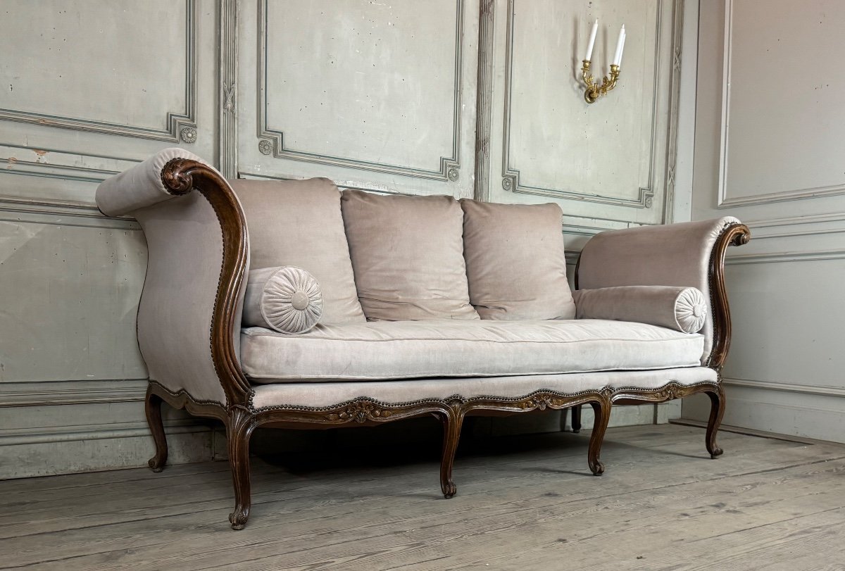 Louis XV Daybed In Beech Carved On All 4 Sides, France, 18th Century