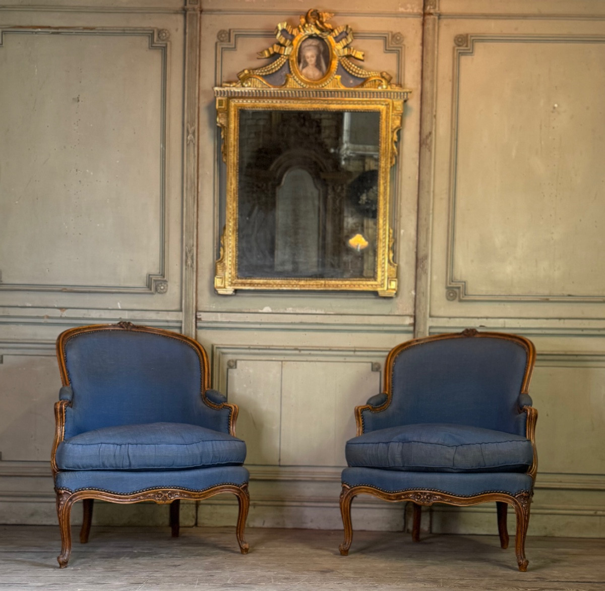 Paire De Bergères Louis XV En Hêtre Mouluré Et Sculpté, XVIIIème siècle 