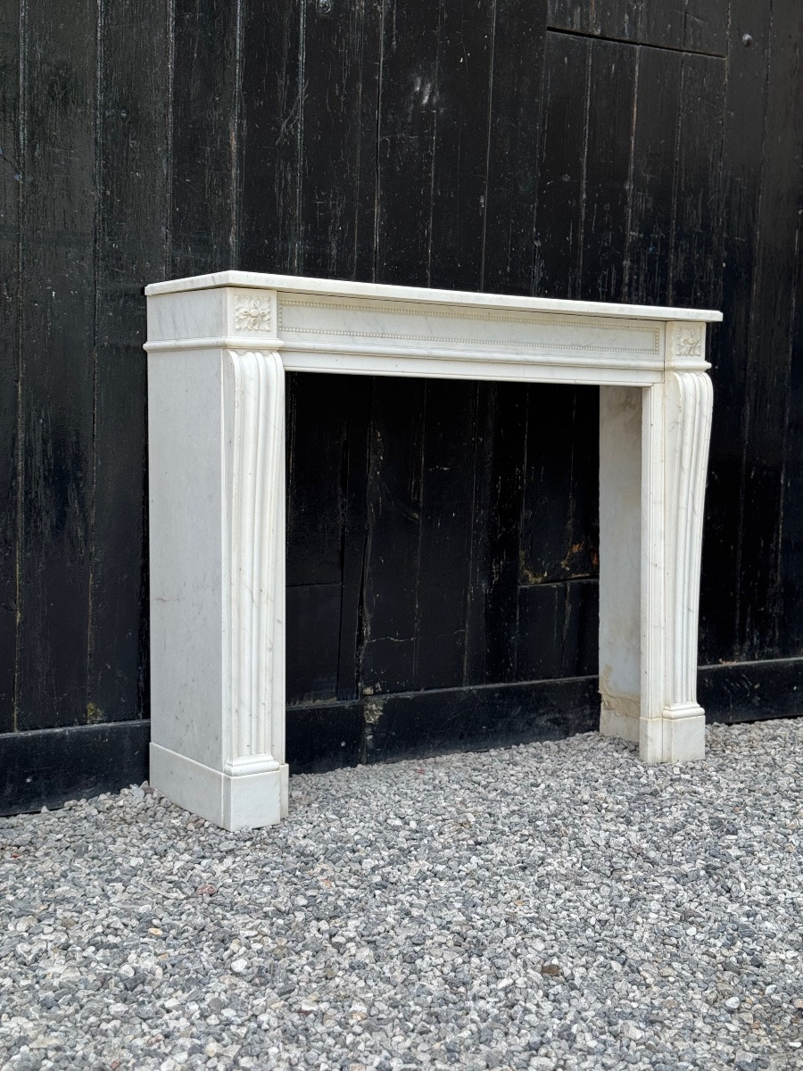Cheminée de style Louis XVI en marbre blanc de Carrare vers 1880-photo-3