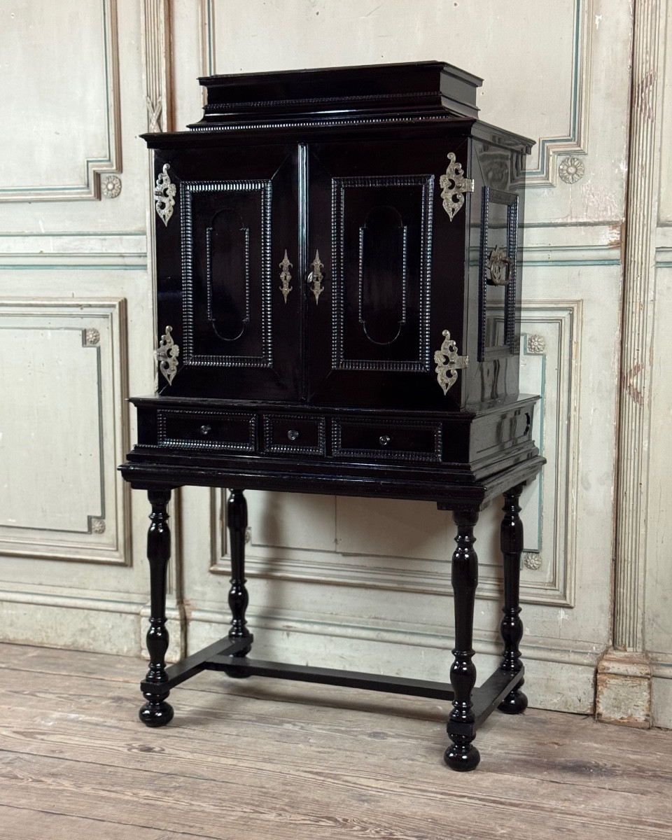 Antwerp Cabinet, Ebony And Blackened Wood, 17th Century 