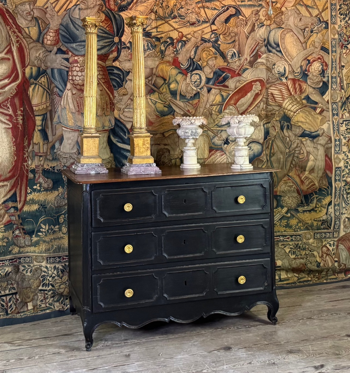 Commode en chêne Louis XV, patine noire, XVIIIéme siècle