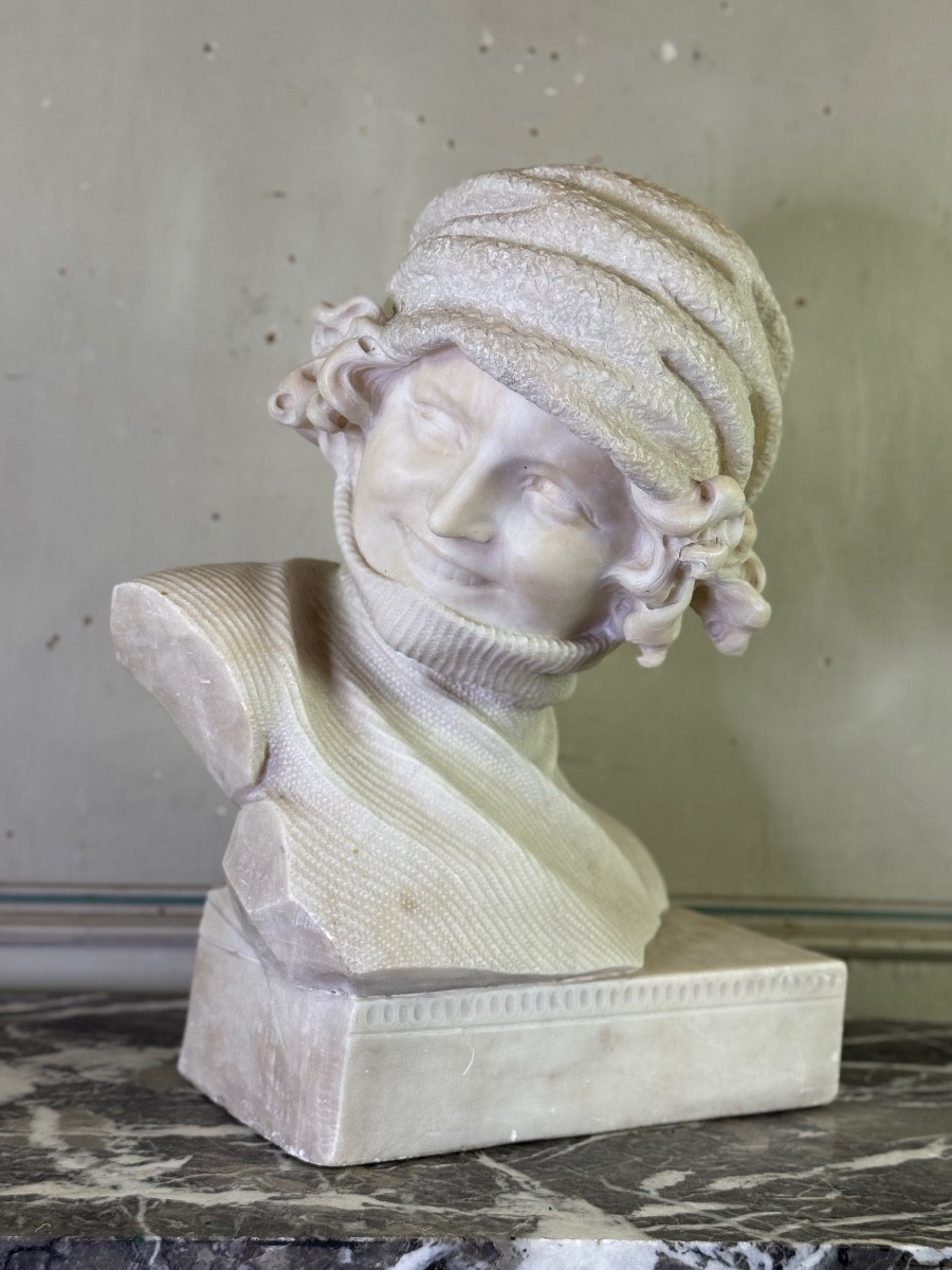 Buste en albâtre d’une jeune fille au col roulé, signature Caloni, Italie vers 1900 