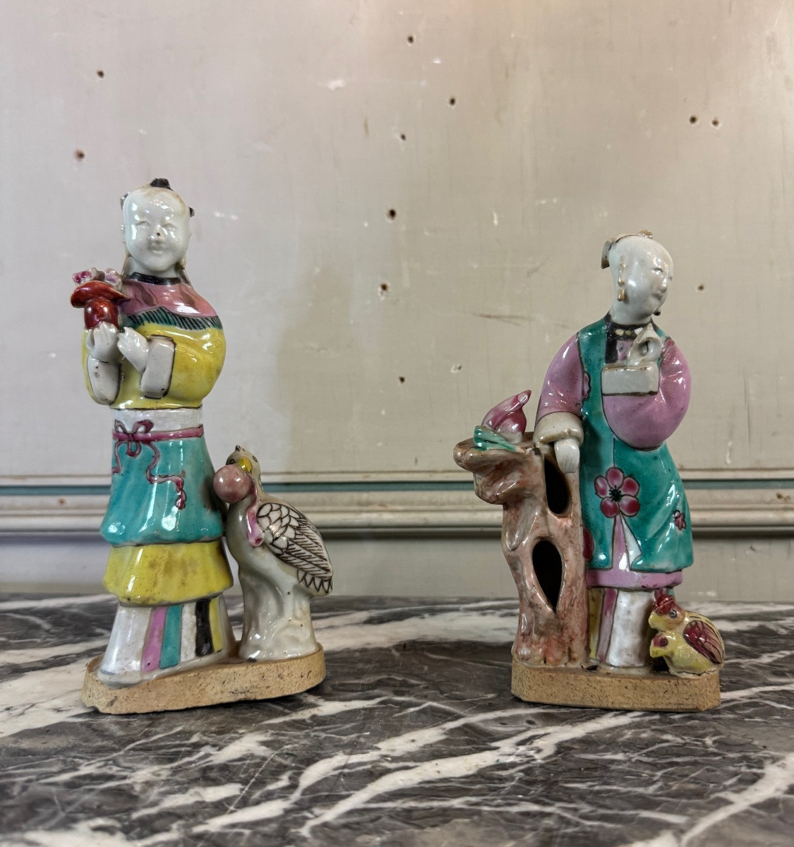 Deux personnages en porcelaine de Chine polychrome, XVIIIème siècle