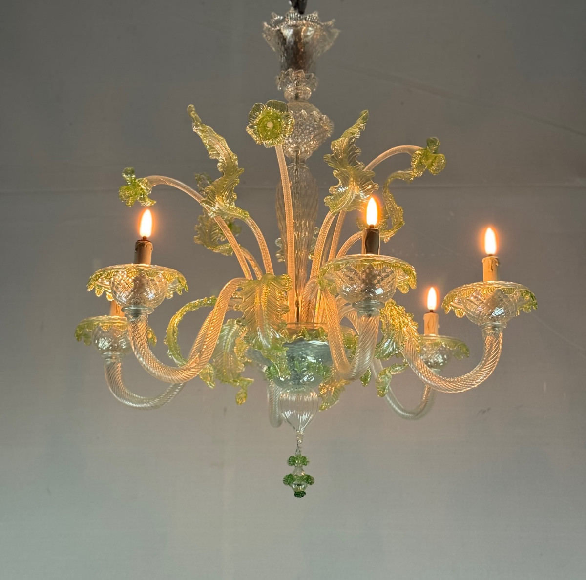 Lustre vénitien en verre de Murano incolore et vert, 6 bras de lumière vers 1940