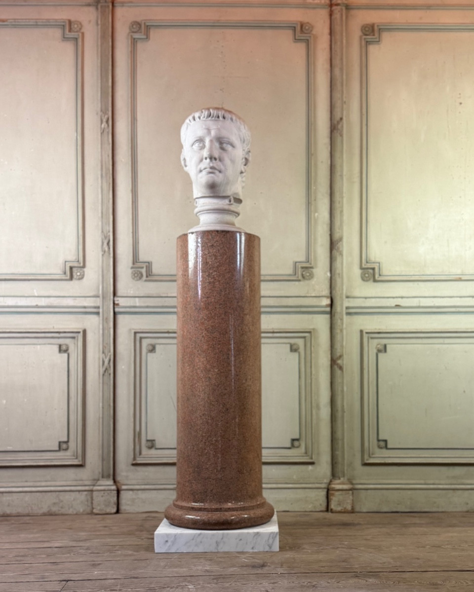 Colonne en granite sur une base en marbre de Carrare, vers 1880