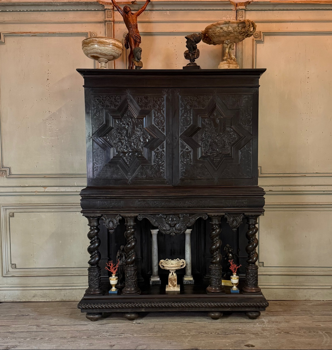 Grand cabinet Louis XIII en placage d’ébène, XVIIème siècle 
