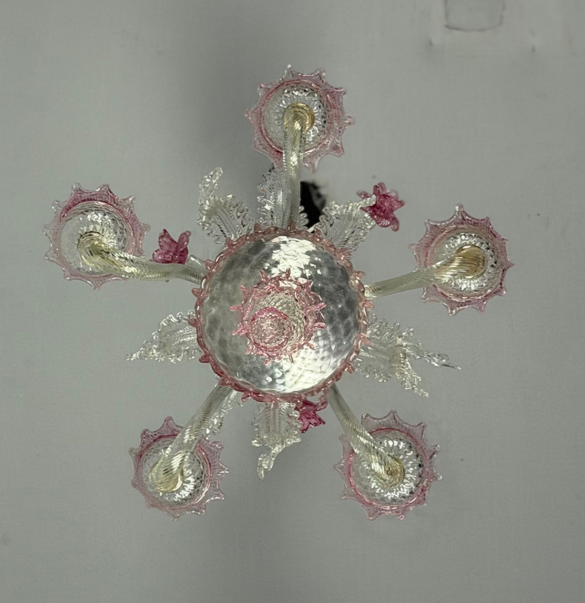 Petit lustre vénitien en verre de Murano incolore et rouge, vers 1950-photo-3
