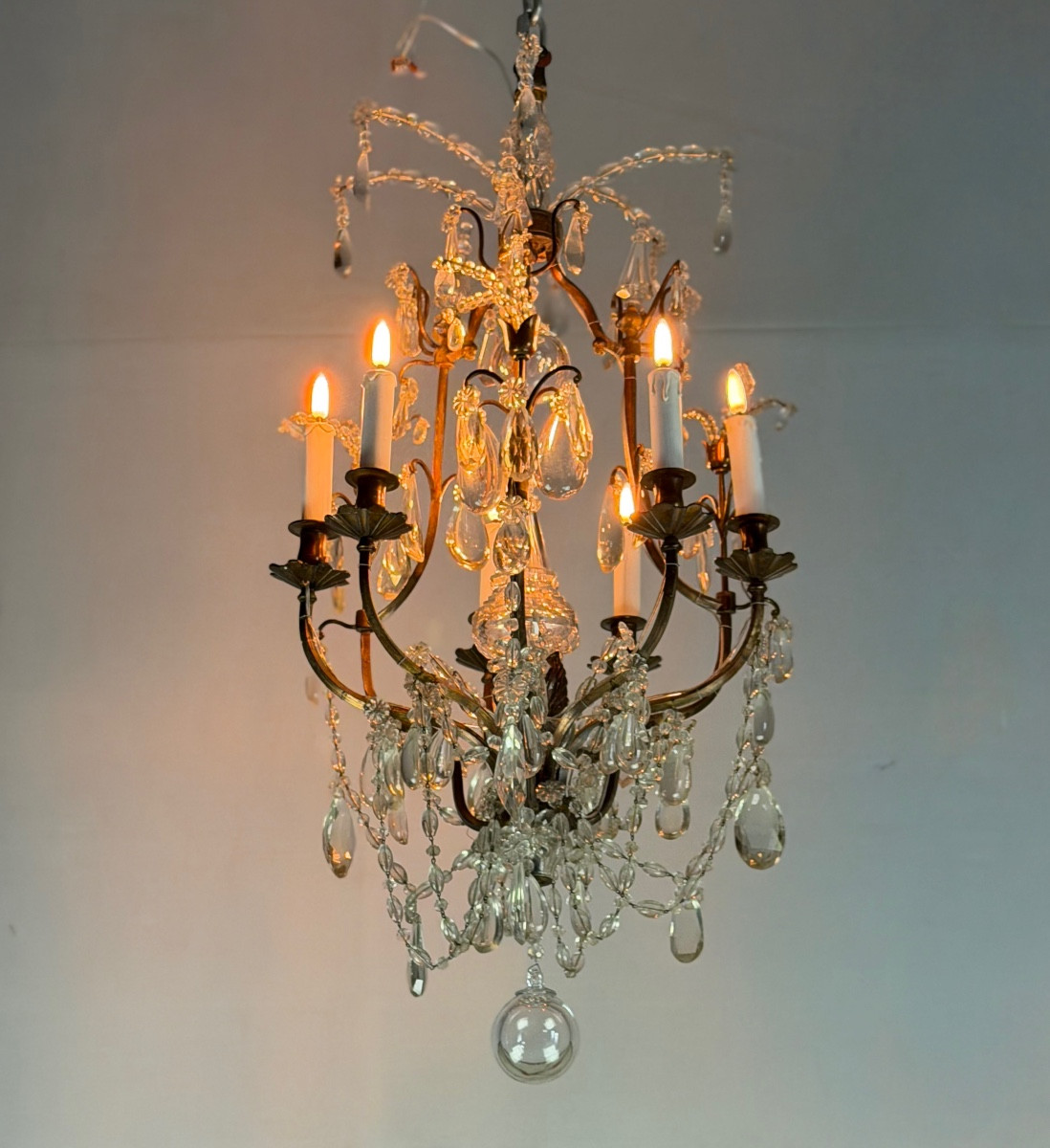 Lustre cage en bronze garni de pampilles de cristal, vers 1880 