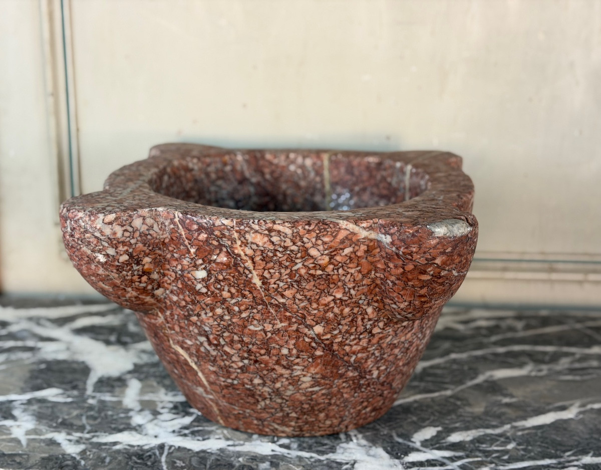 Grand mortier en marbre rose phocéen, XIXéme siècle