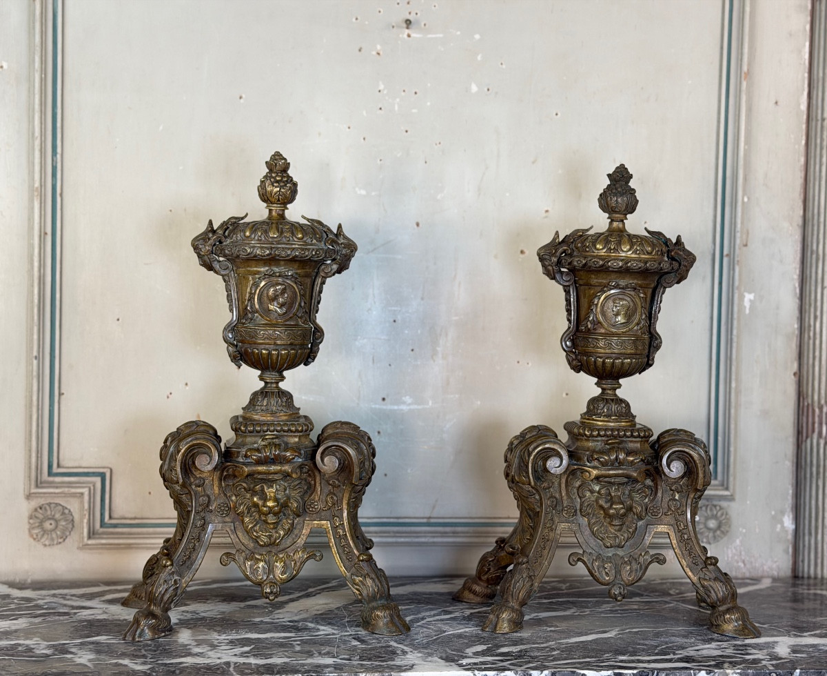 Paire de chenets de style Louis XIV en bronze d’après un dessin de André-Charles Boulle 