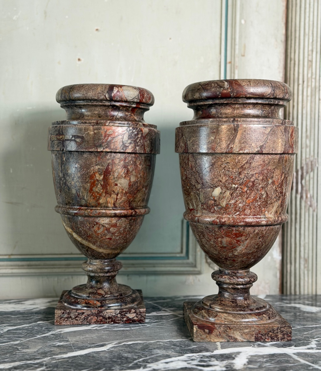 Paire d’urnes en marbre sarrancolin, France XIXème siècle