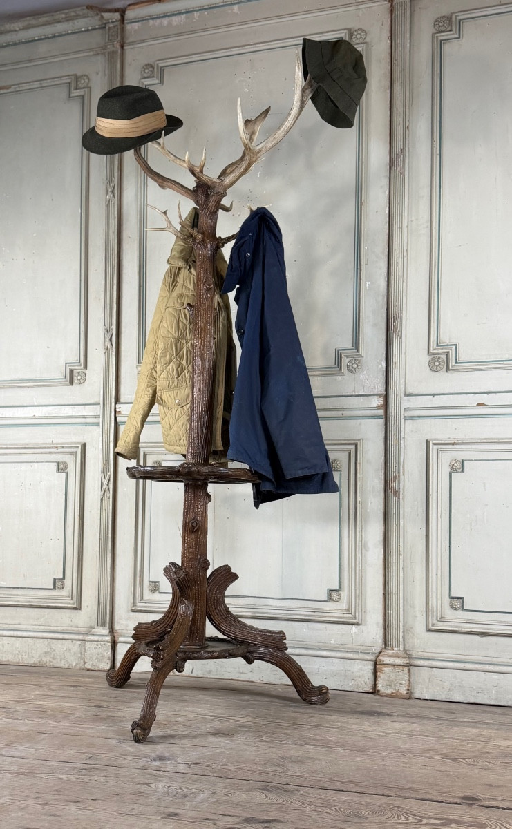 Portemanteau Forêt-Noire en bois sculpté, vers 1900