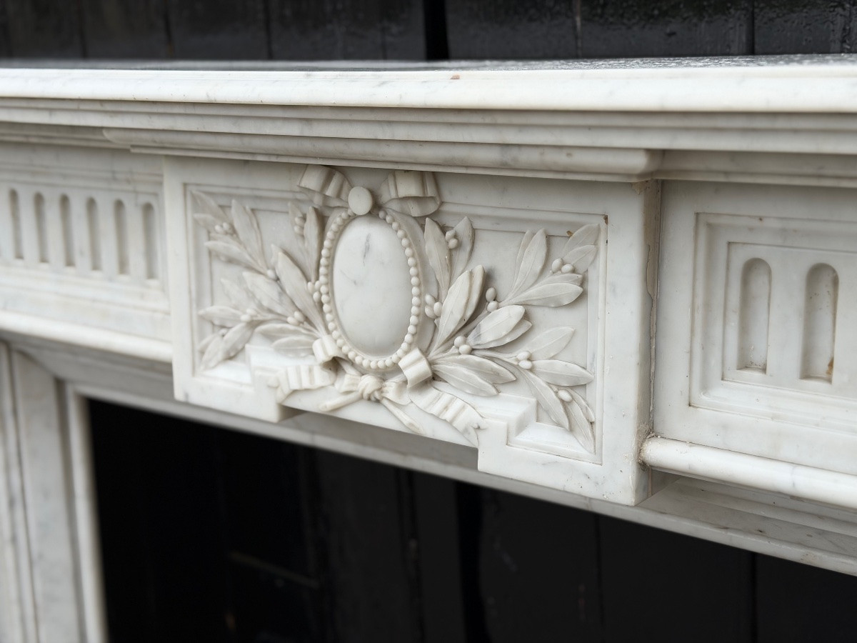 Cheminée de style Louis XVI en marbre blanc de Carrare vers 1880-photo-4