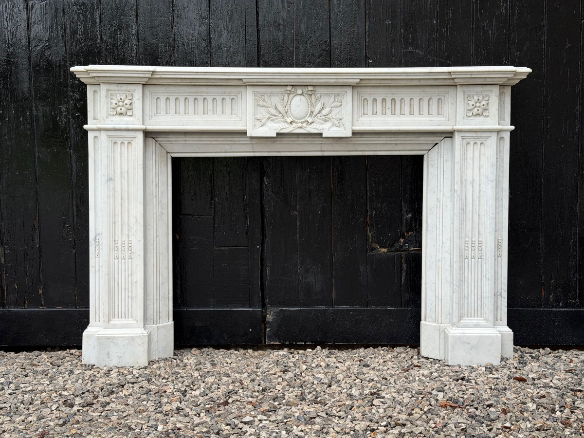 Cheminée de style Louis XVI en marbre blanc de Carrare vers 1880-photo-4