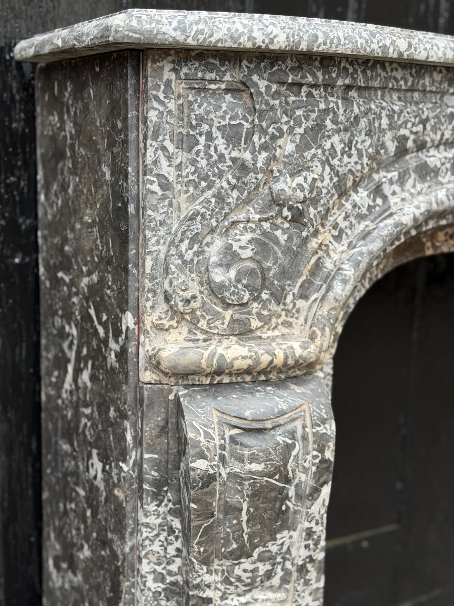 Cheminee régence en marbre gris, Sainte-Anne, XVIIIe siècle-photo-1