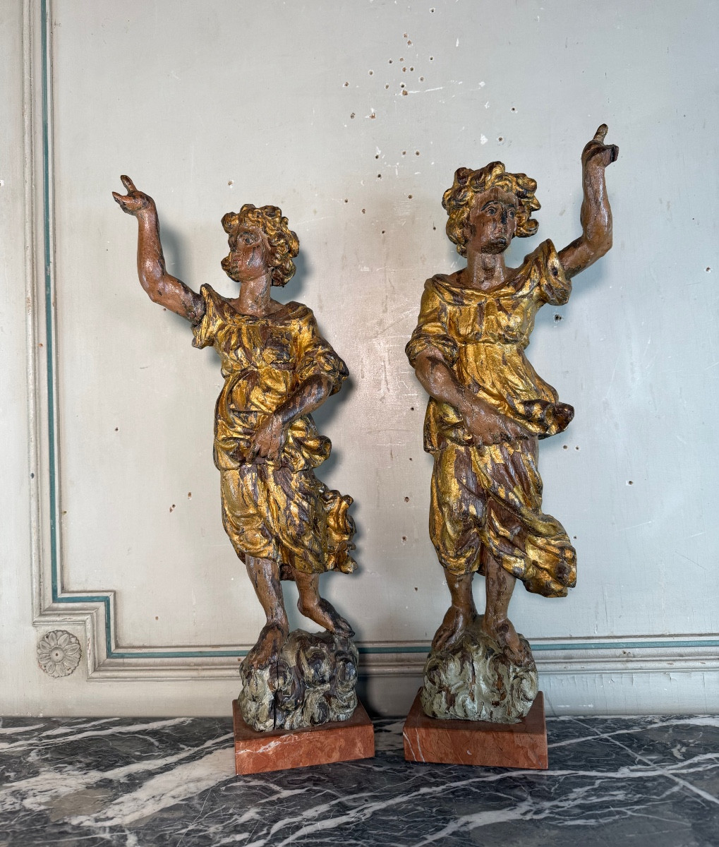 Deux anges en bois sculpté et doré, Venise, XVIIIème siècle