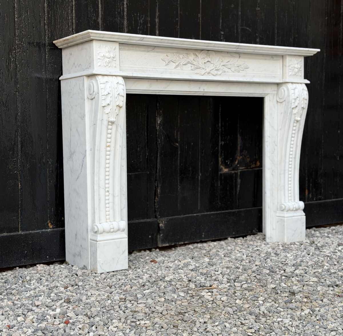 Cheminée de style Louis XV en marbre de Carrare, vers 1980