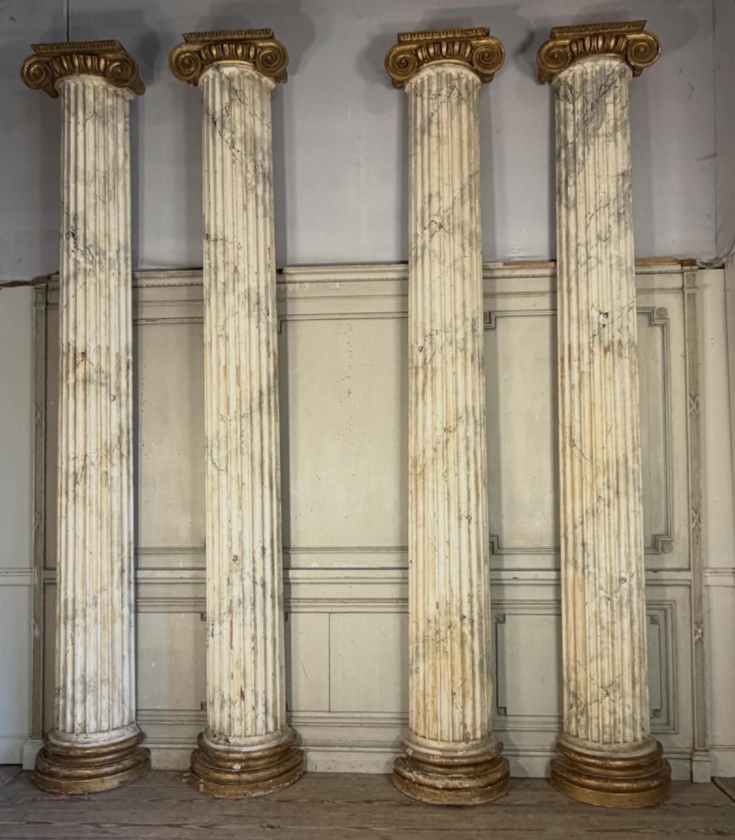 deux colonnes et quatre demi-colonnes cannelées, bois sculpté et faux marbre, XVIIIème siècle -photo-2