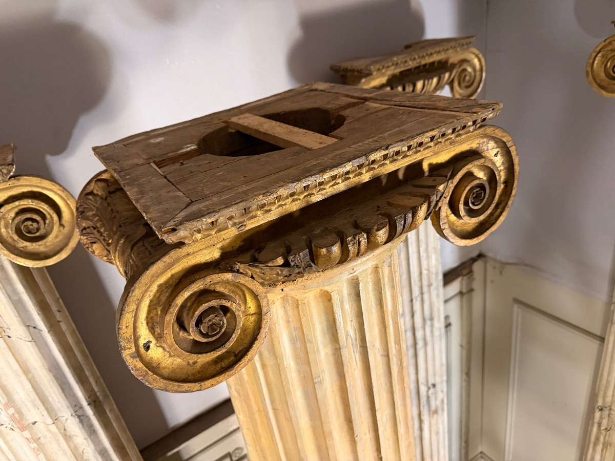 deux colonnes et quatre demi-colonnes cannelées, bois sculpté et faux marbre, XVIIIème siècle -photo-2