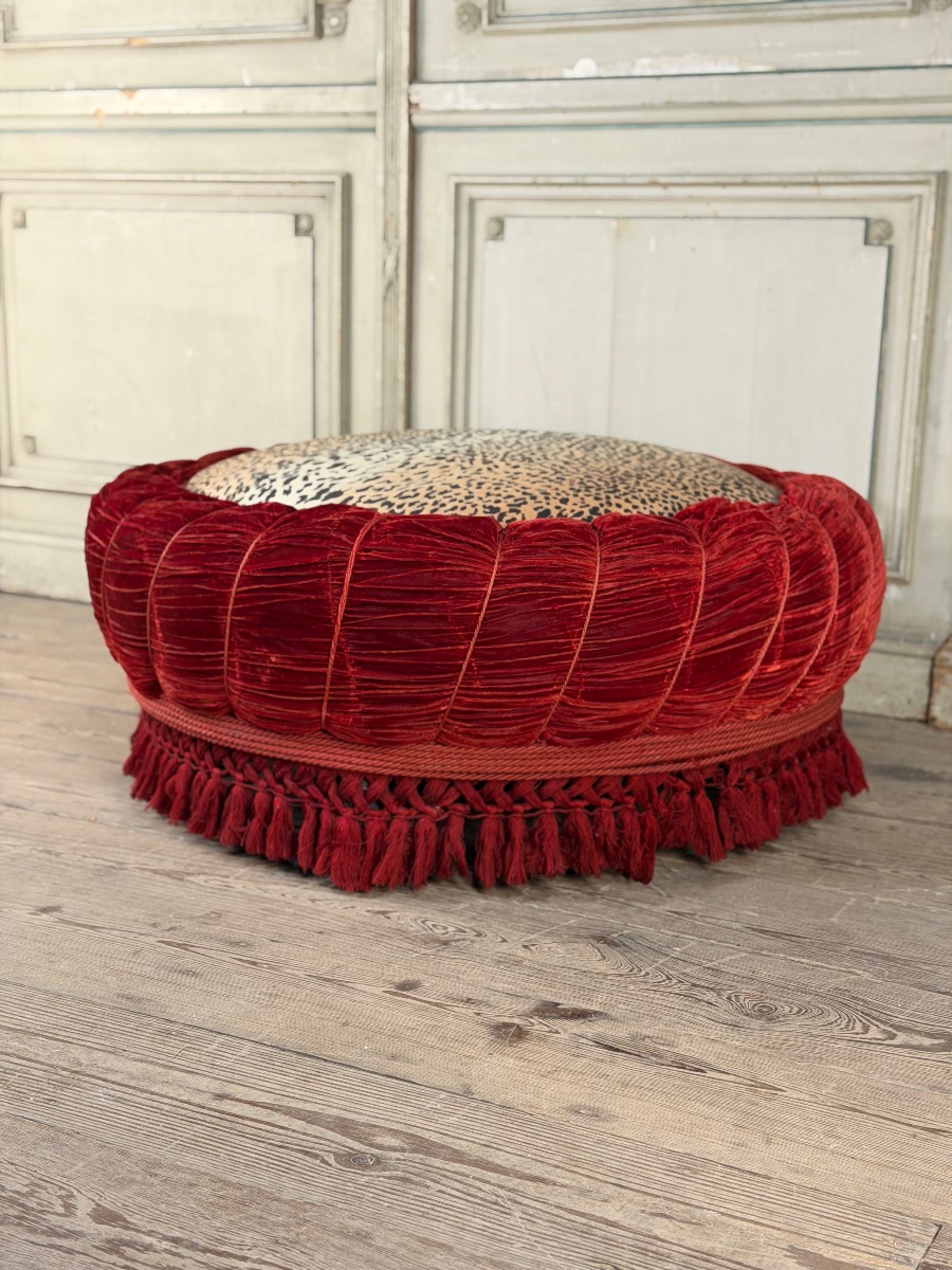 Grand pouf en velours et passementeries, vers 1880-photo-3