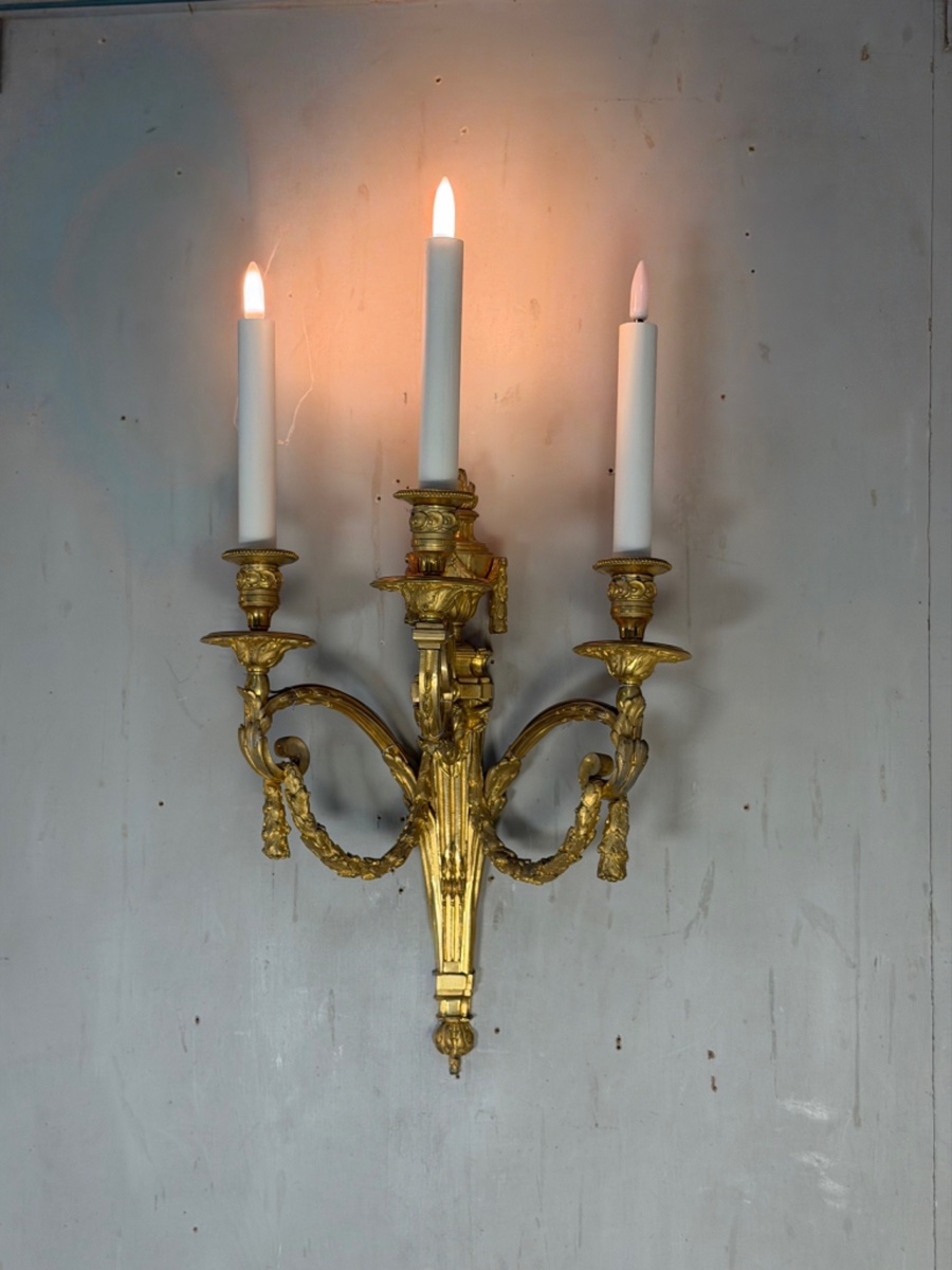 Paire d’appliques en bronze doré de style Louis XVI vers 1880-photo-1