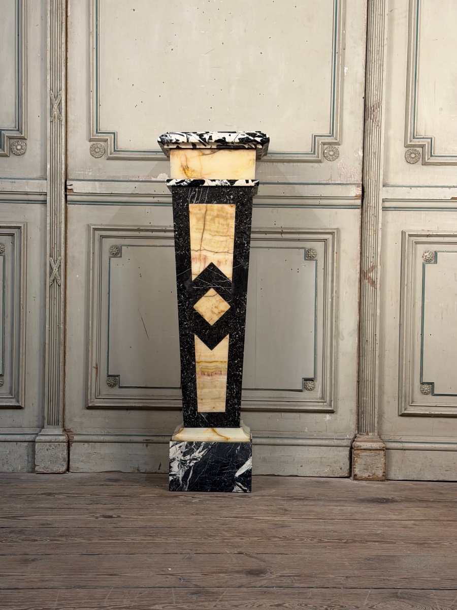 Gaine en marbre grand antique, onyx et gris saint Anne vers 1880 