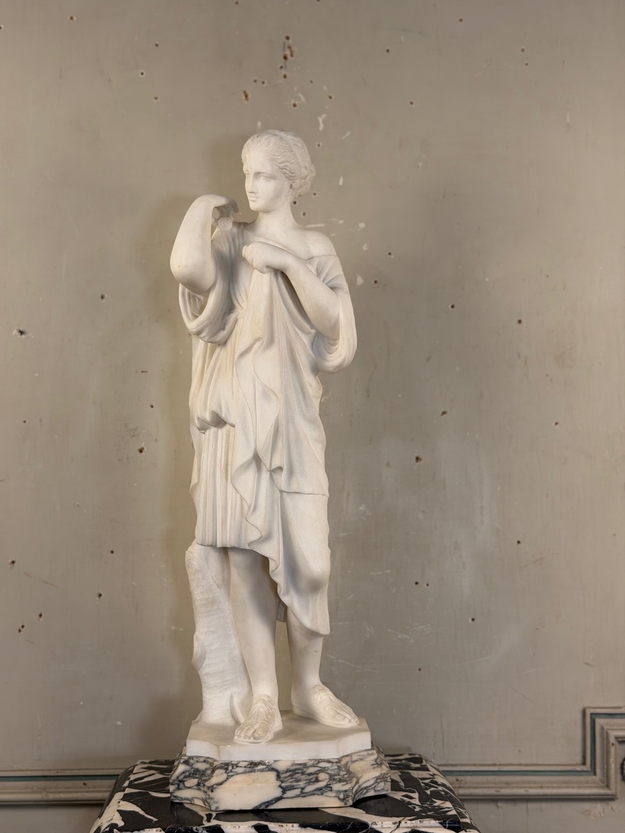 Diane de Gabies, marbre de Carrare statuaire d’après l’antique, signé Pugi