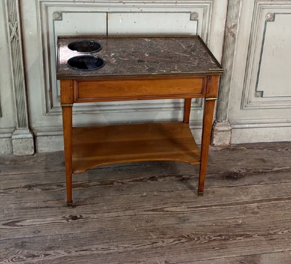 Table rafraîchissoir Louis XVI en acajou, laiton et marbre, XVIIIème siècle -photo-3