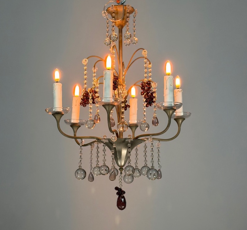 Lustre Artdeco en bronze argenté garni de pampilles et grappes de raisins, vers 1930