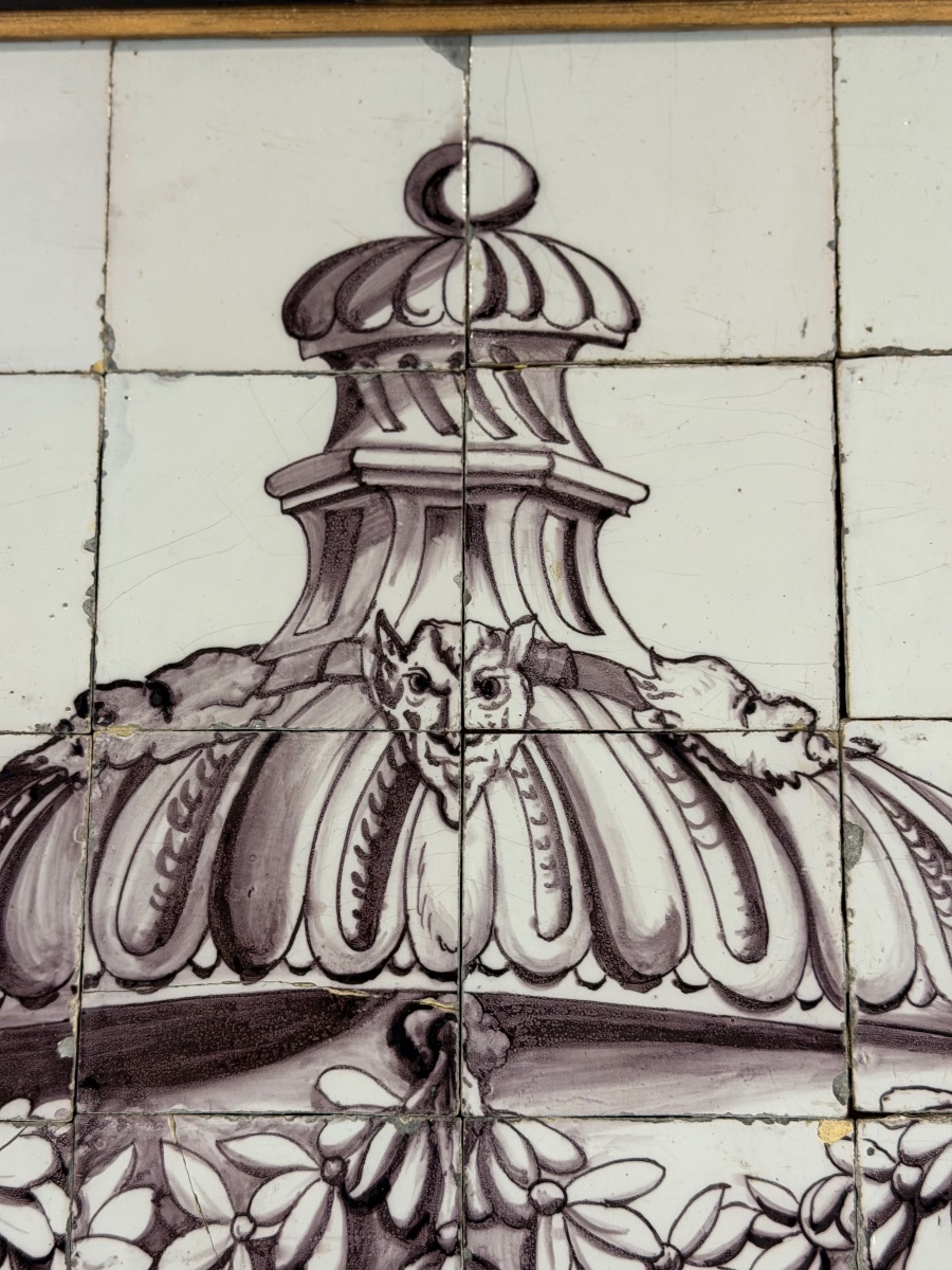 Panneau de carreaux en faïence de Delft représentant une vasque , Pays-Bas XVIIIème siècle -photo-3