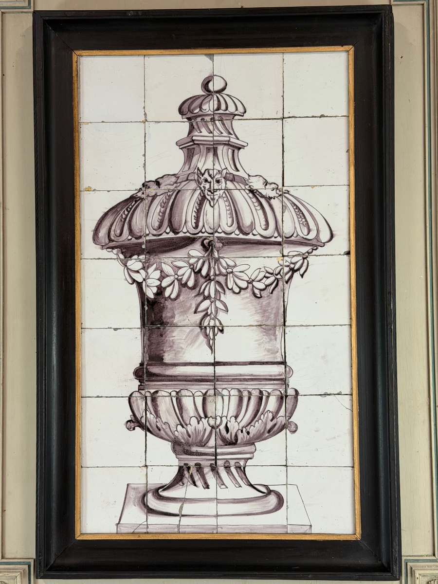 Panneau de carreaux en faïence de Delft représentant une vasque , Pays-Bas XVIIIème siècle -photo-2