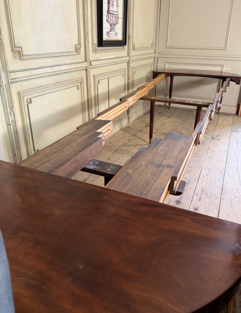 Table Louis XVI en acajou de Cuba, 9 pieds, environ 8m déployée, fin du XVIIIème siècle-photo-4