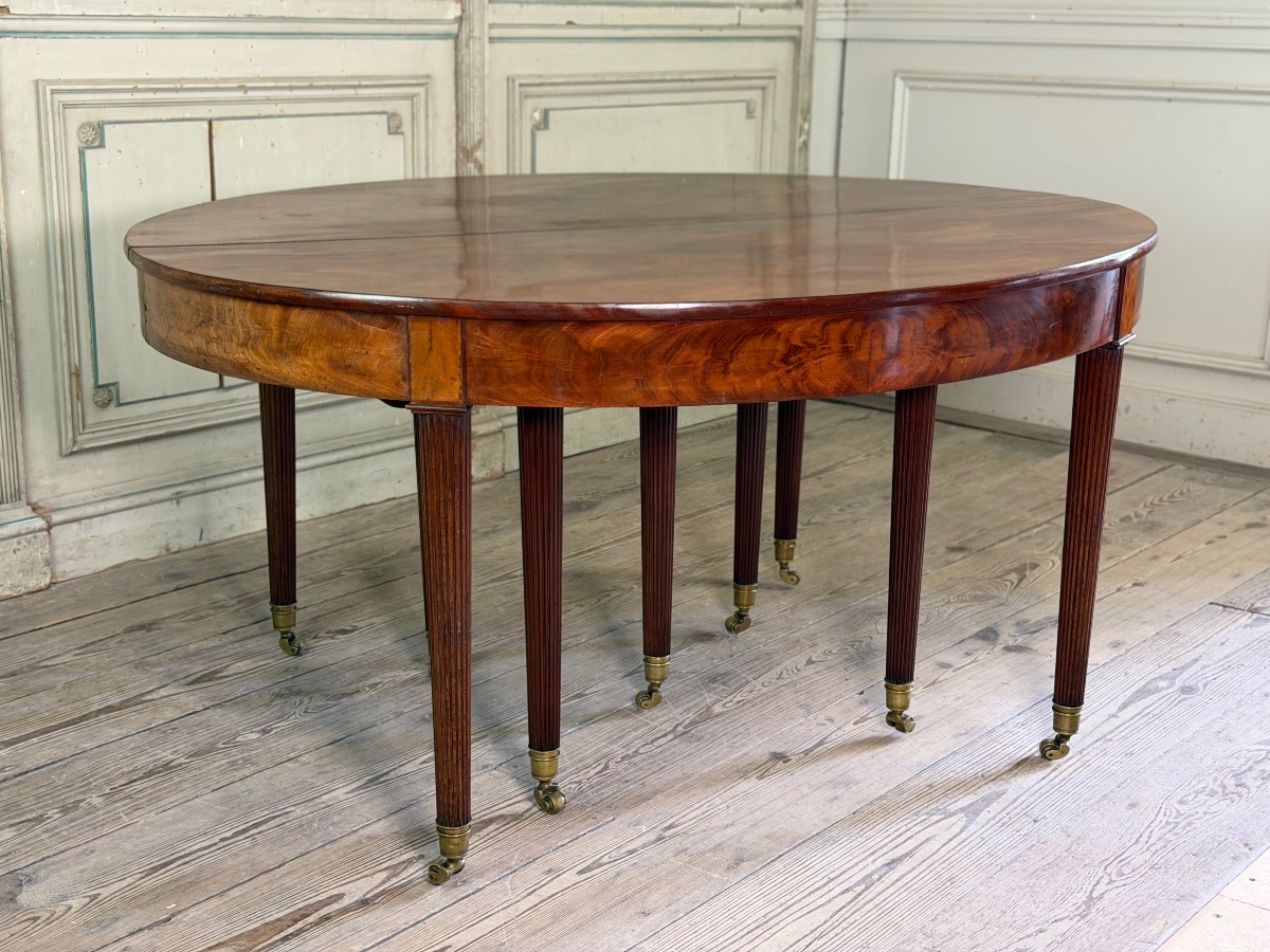 Table Louis XVI en acajou de Cuba, 9 pieds, environ 8m déployée, fin du XVIIIème siècle