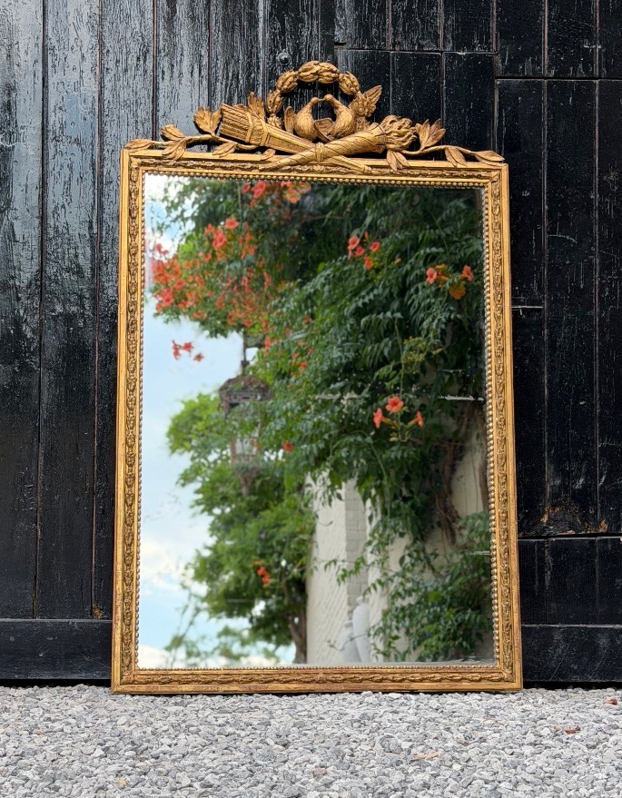 Louis XVI Mirror In Carved And Gilded Wood, 18th Century
