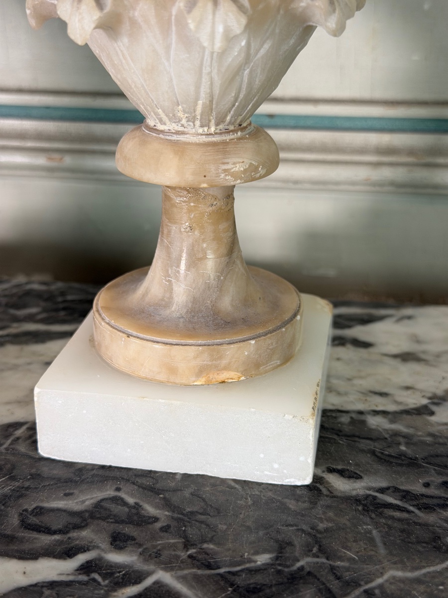 Pair Of Two-tone Alabaster Vases, Circa 1900, With Chips On The Rims-photo-3