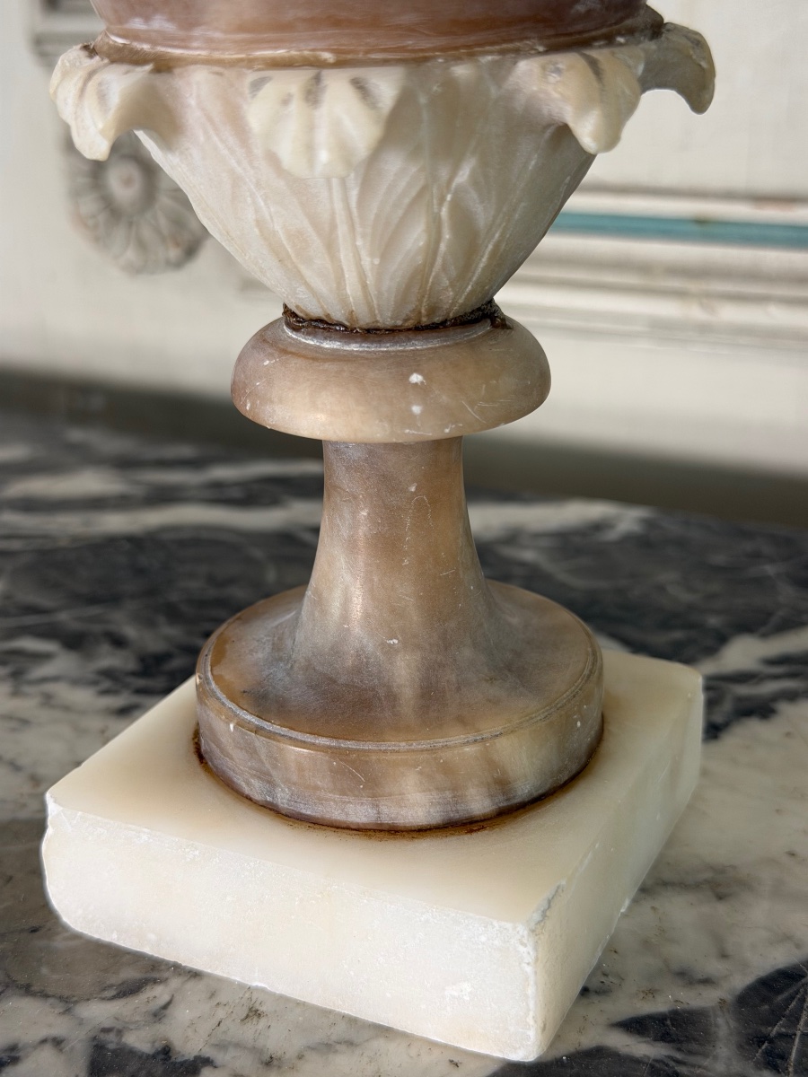 Pair Of Two-tone Alabaster Vases, Circa 1900, With Chips On The Rims-photo-5