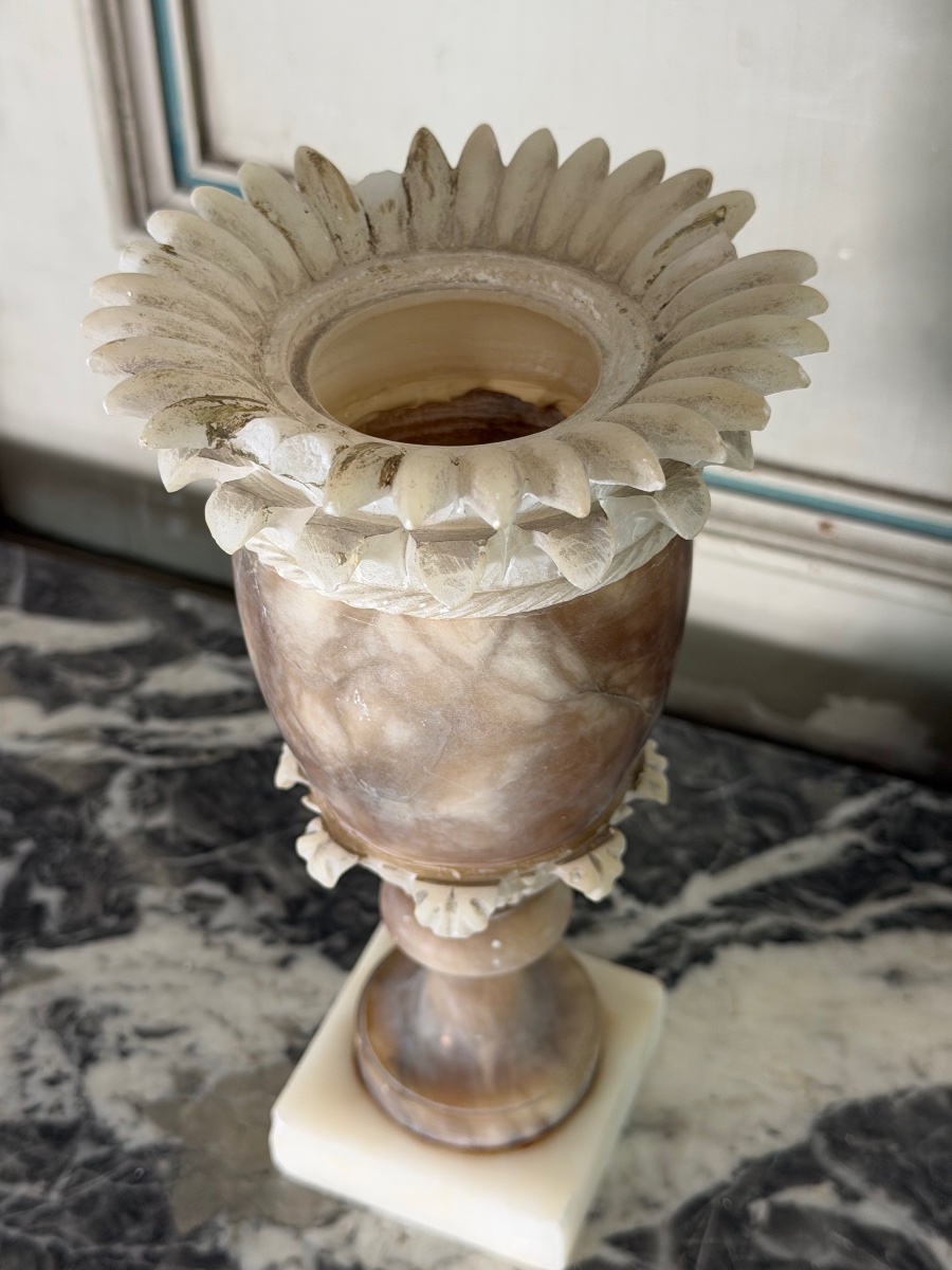 Pair Of Two-tone Alabaster Vases, Circa 1900, With Chips On The Rims-photo-6