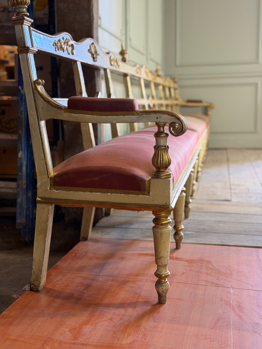 Banquette en bois sculpté, doré et peint, Italie vers 1880, 510cm de long -photo-3