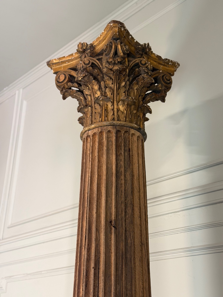 Colonne en chêne sculpté, fût cannelé et chapiteau corinthien, XVIIIème siècle -photo-6