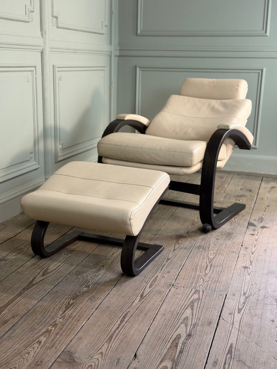 Nelo Fauteuil Nelo et son repose-pieds en cuir, åke Fribyter pour Roche Bobois, vers 1980-photo-1
