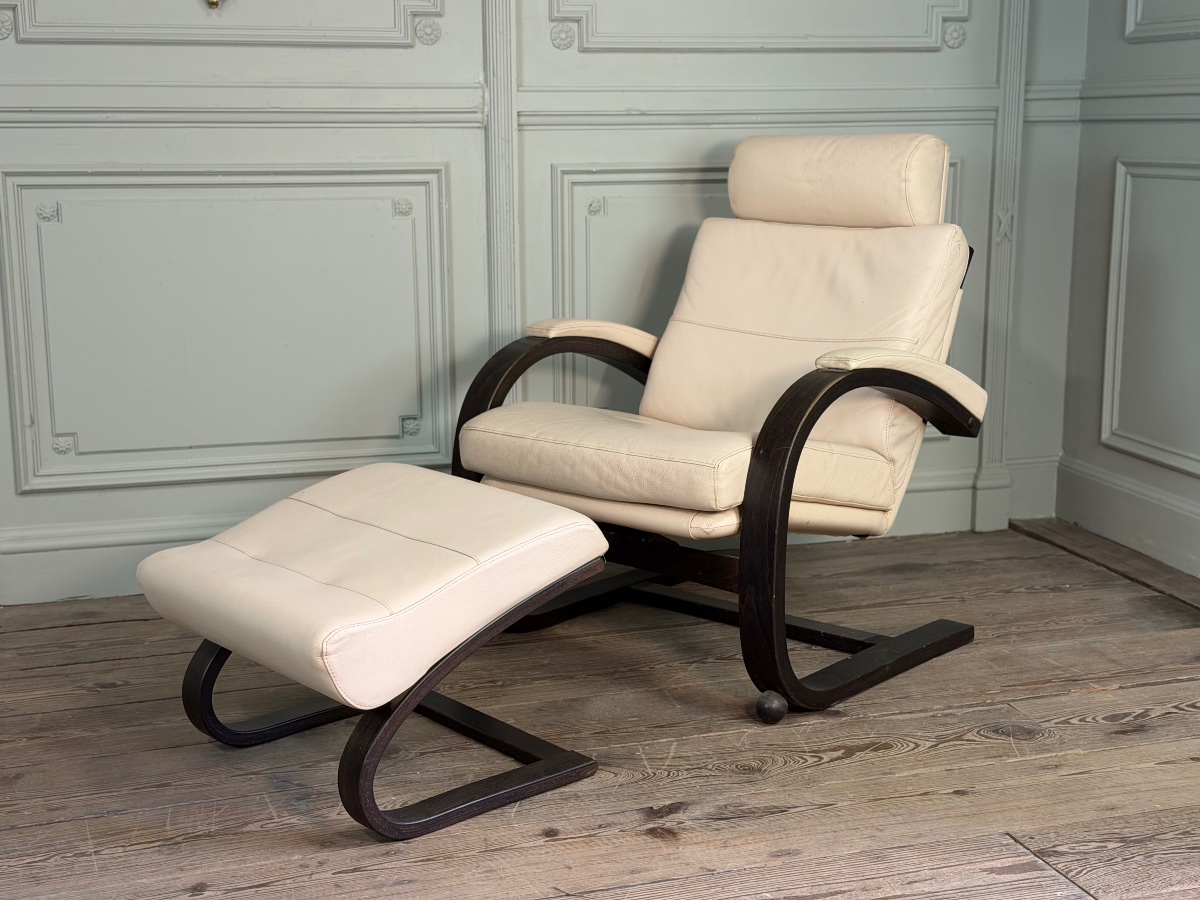 Nelo Fauteuil Nelo et son repose-pieds en cuir, åke Fribyter pour Roche Bobois, vers 1980