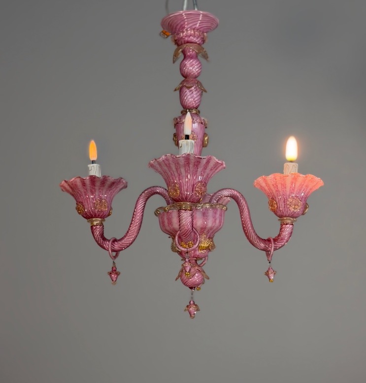 Petit lustre vénitien en verre de Murano rose et doré, vers 1930 