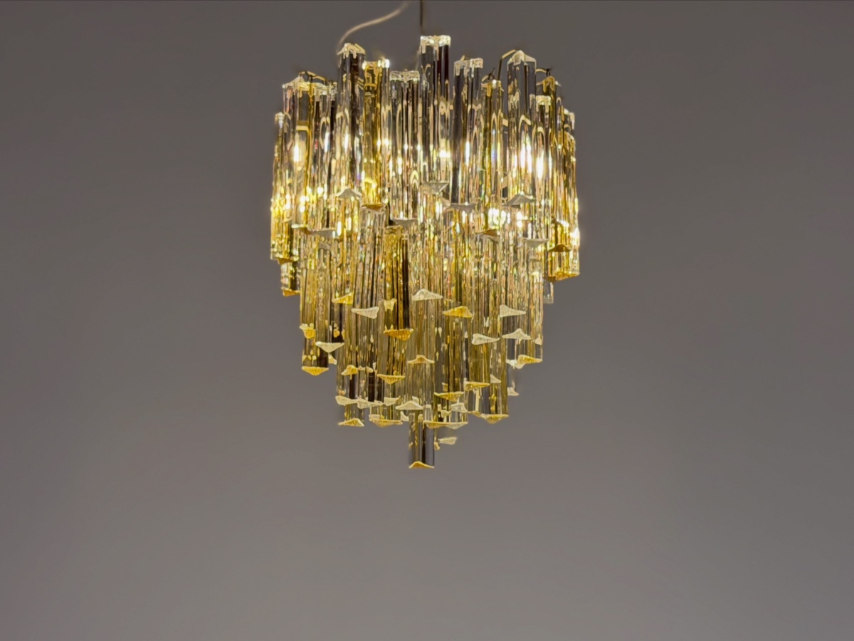 Lustre vénitien en verre de Murano incolore et doré, Venini modèle Triedi, vers 1960