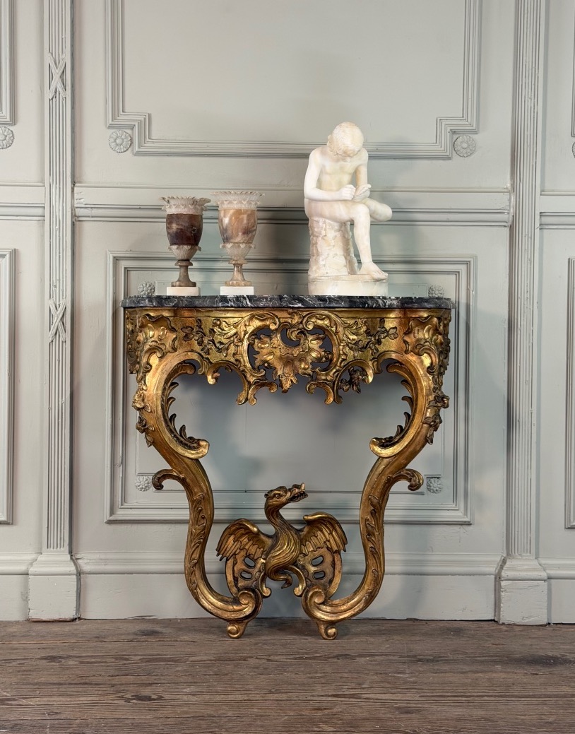 Console Régence au dragon, bois sculpté et doré, Paris vers 1720