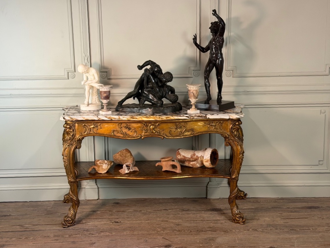 Console en bois doré, quatre pieds garnis de monstres marins, marbre brèche violette, vers 1900-photo-7