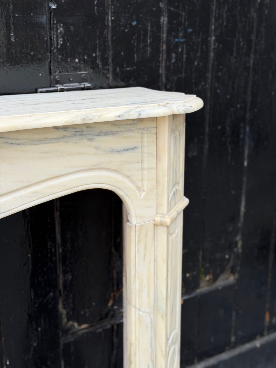 Pompadour-style Fireplace In Pale Yellow Marble, Circa 1900-photo-2