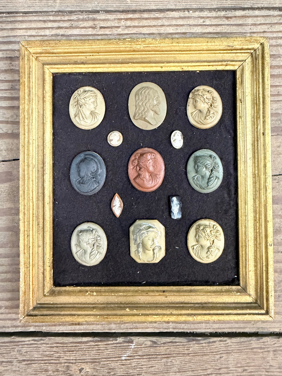 Collection de camés et d’intailles, coquillages et pierres de lave, vers 1900 